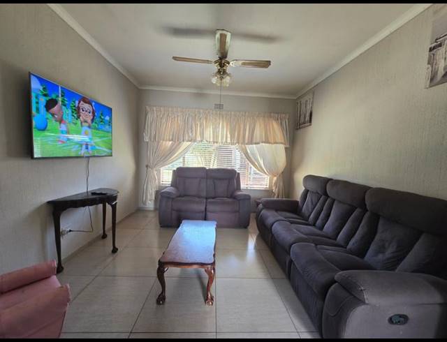 3 BEDROOM HOUSE FOR SALE IN HELIKONPARK